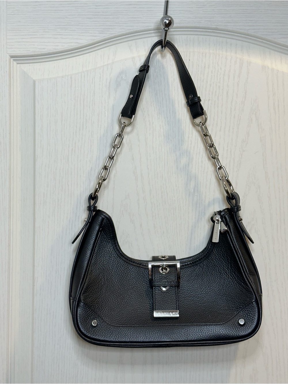 Danier Hady Leather Curved Shoulder Bag - Black (Excellent Condition) Y2K style